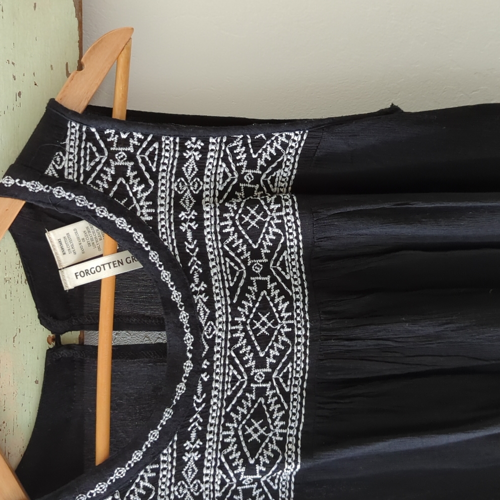 FORGOTTEN GRACE I Black & White Embroidered Lightweight Sleeveless Flowy Top, S